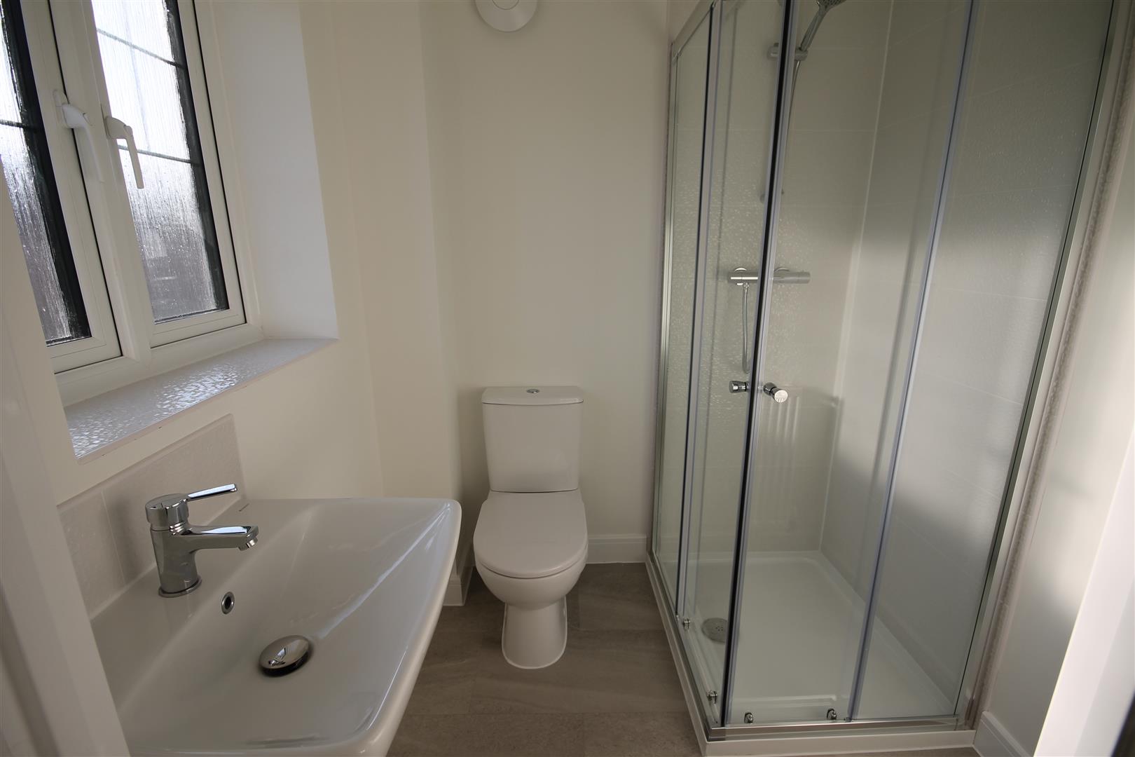 3 Bedroom House To Rent image 11